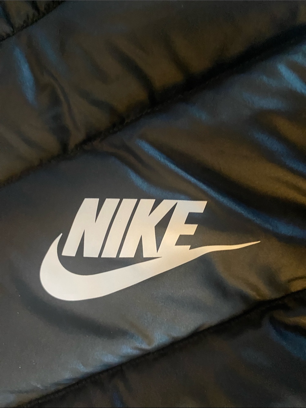 Nike men’s black puffer vest. - Picture 2 of 4